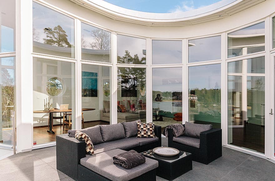 20 Pieces of Modern Sunroom Furniture That’ll Add Personality to the Porch
