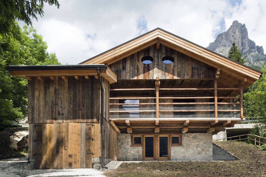 barn style house solar italy - Trendir