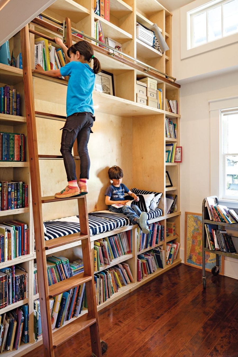 kids-home-library-design-with-ladder