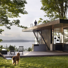 Case Inlet Retreat by MW works 285x285 Flat Roof Houses That Make Good Use of All Space