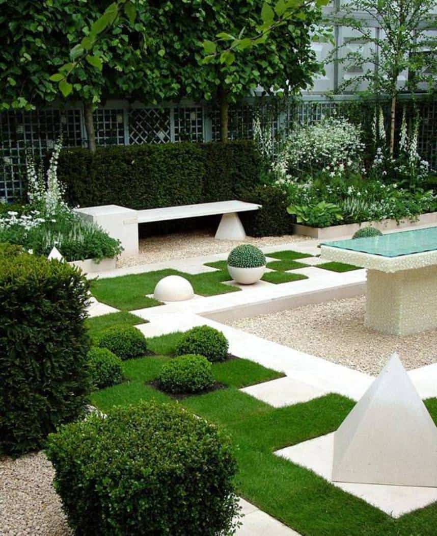 Garden with white gravel and blooms