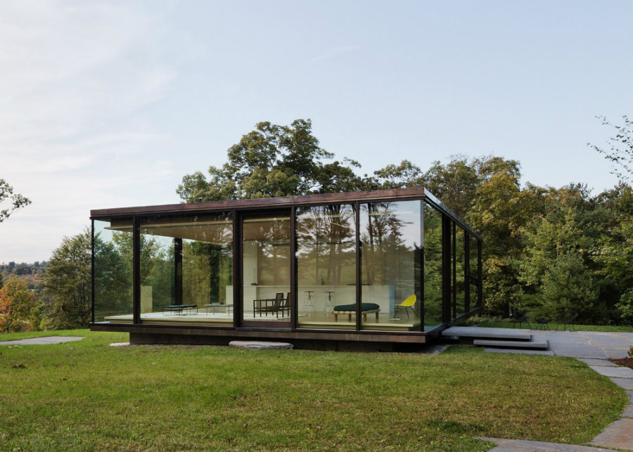 Glass retreat by Desai Chia Arthitecture