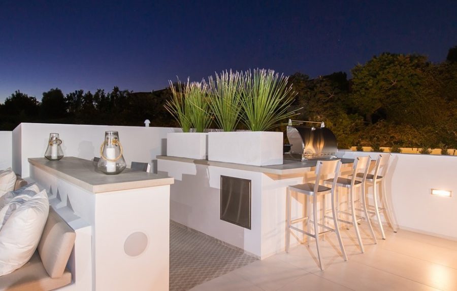 Outdoor wet bar and seating area