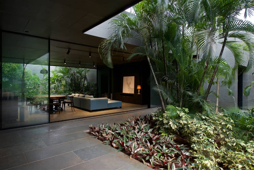 Amazing indoor-outdoor green courtyard