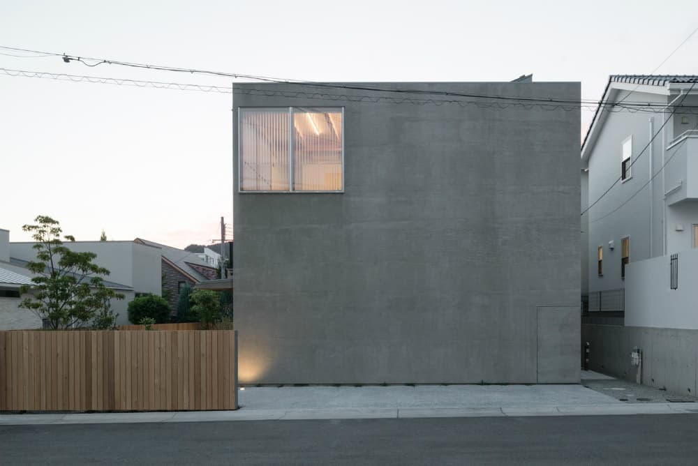 Feeling of Distance House by Tsubasa Iwahashi Architects