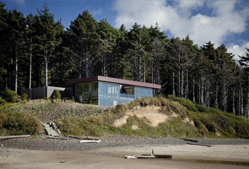 Beach House in Oregon Forest Opens Up to the Ocean