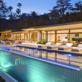 Modern Home In Los Angeles with a pool 285x285 Pool Designs of Every Type and for Any Location