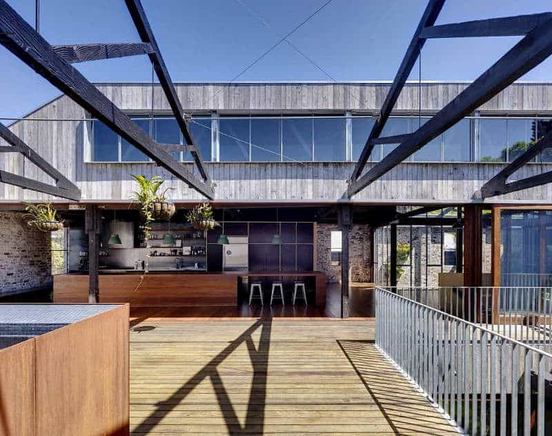 Superb terrace design - warehouse conversion