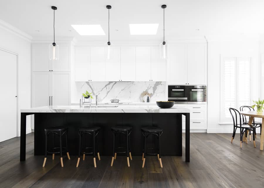 Black and white kitchen by Biasol Design Studio