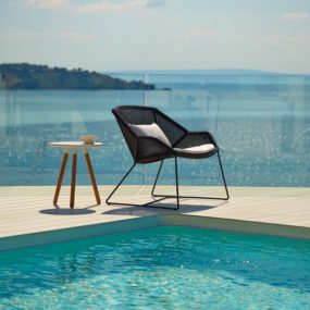 Ultra Modern Pool Lounge Chairs to Turn Your Backyard Into Retreat