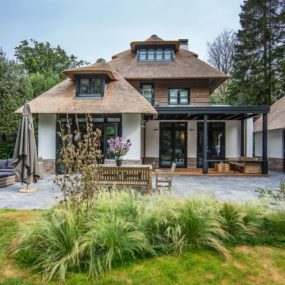 Striking Villa Naarden Is a Modernized Dutch Thatched House