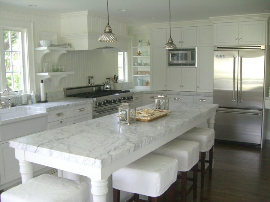 Beach-marble-kitchen-countertop-on-the-large-island