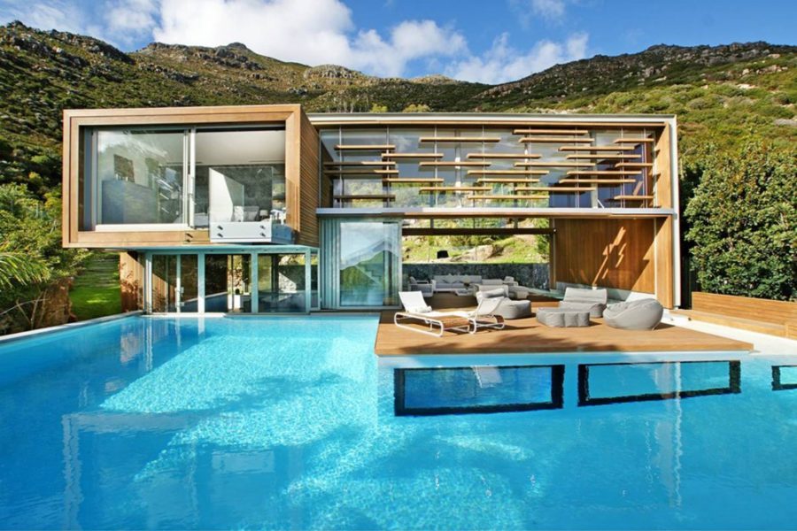 Cantilever house building with pool