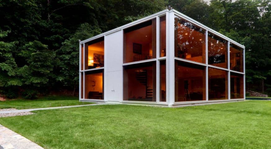 Restored house in New York with a glass facade