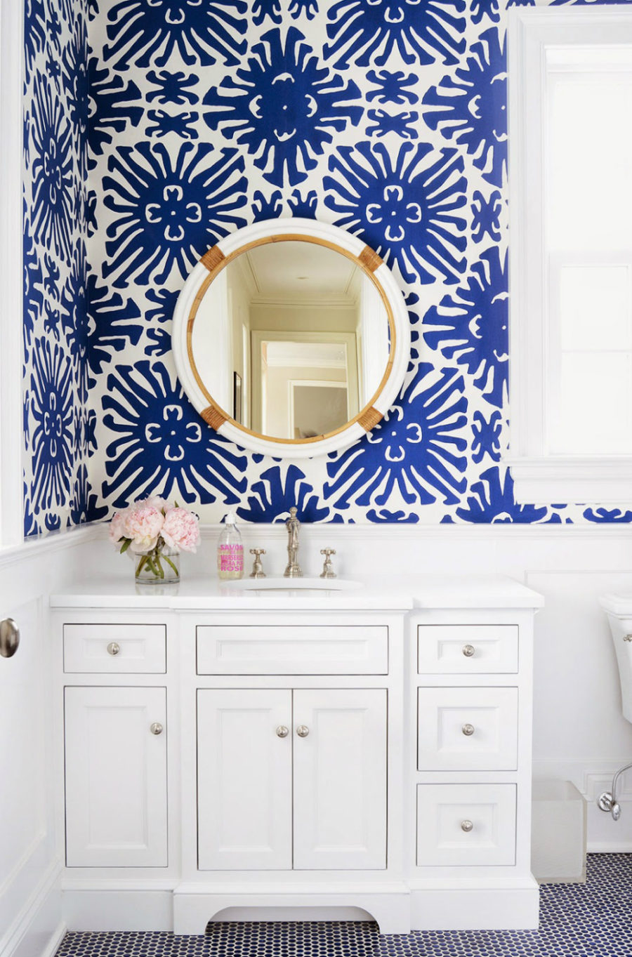 Patterner powder room