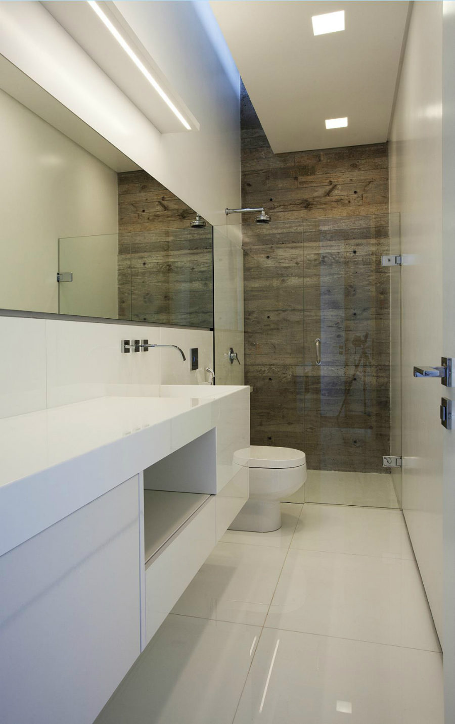 Small bathroom at LM Residence in-Curitiba