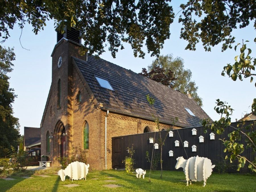 Contemporary church renovation by Leijh, Kappelhof, van den Dobbelsteen Architects