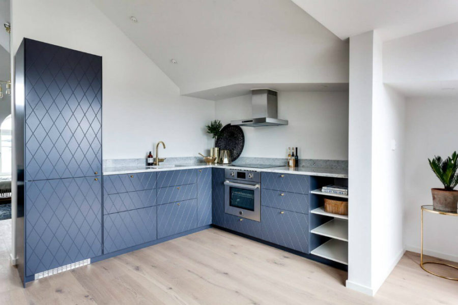 L-shaped kitchen layout provides with plenty of storage room
