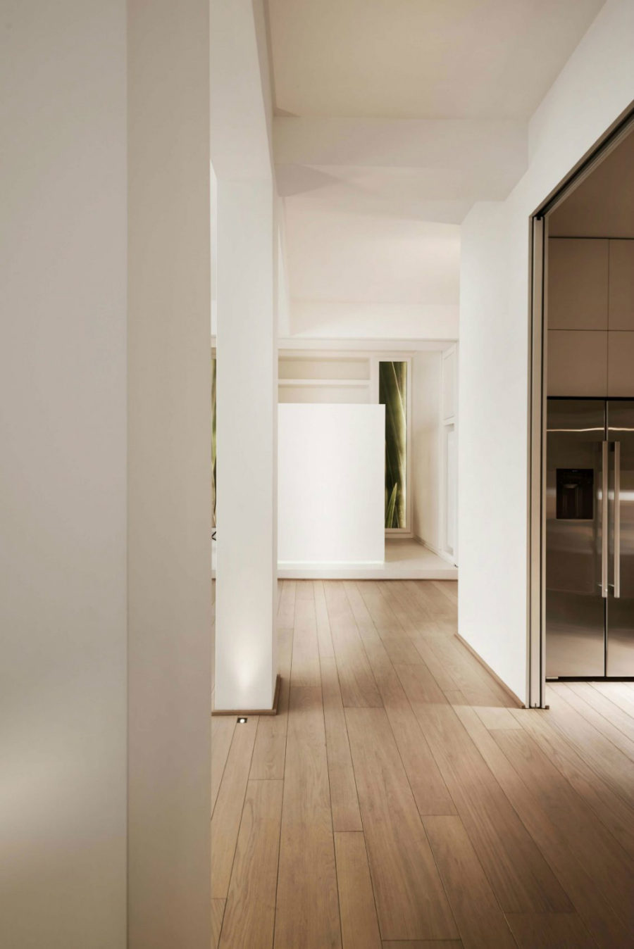 Light wooden floor planks come in different widths