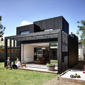 Modernized 19th Century House With a Contemporary Timber Extension