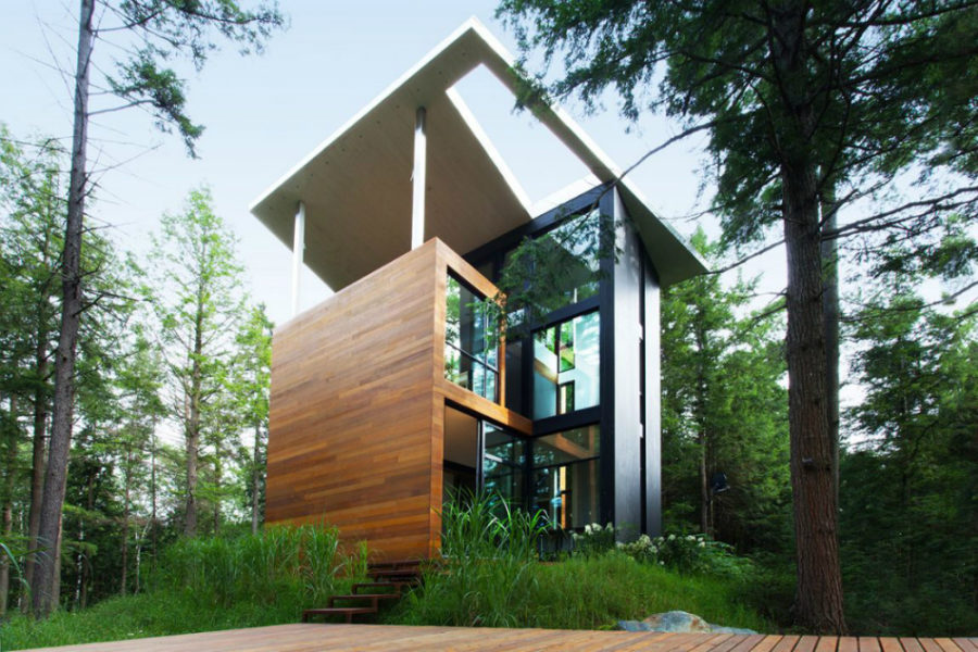Modern architecture dictates wood and metal siding and big windows 900x600 A Modernist House in Quebec Looks Like a Tower