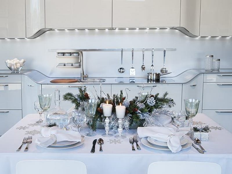 Pristine Green and White Fancy Christmas Kitchen Decor