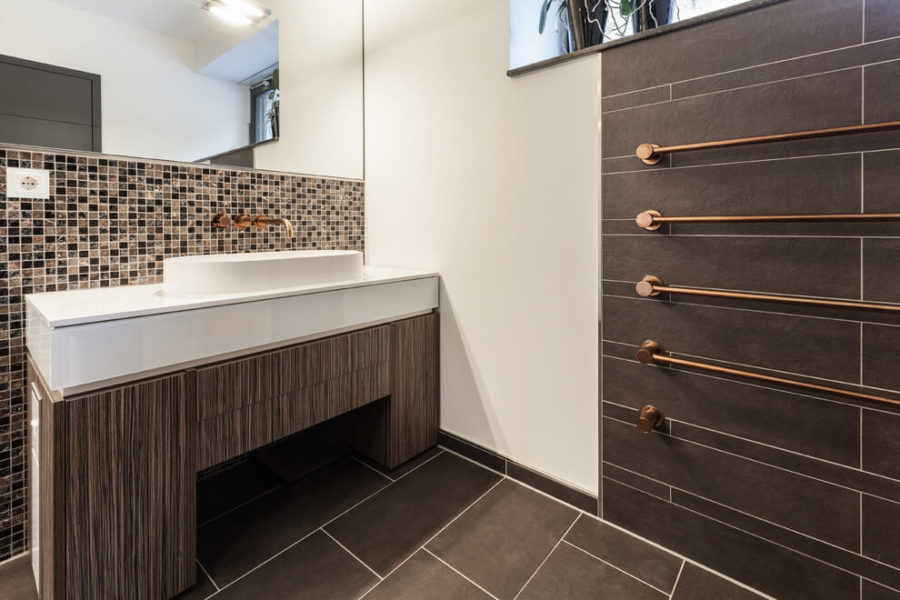 Brown bathroom design echoes the exterior elements