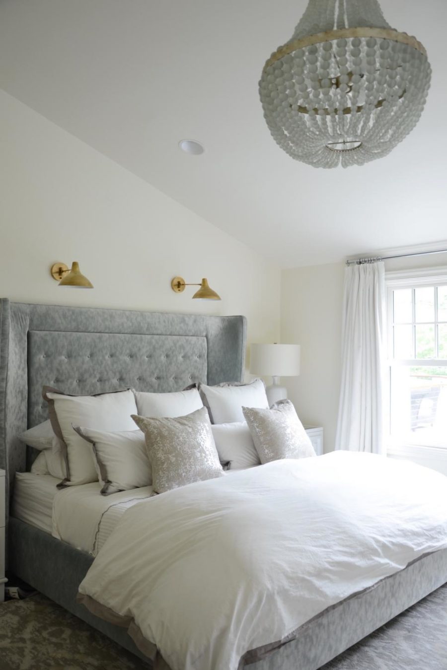 Elegant bedroom by D2 Interieurs