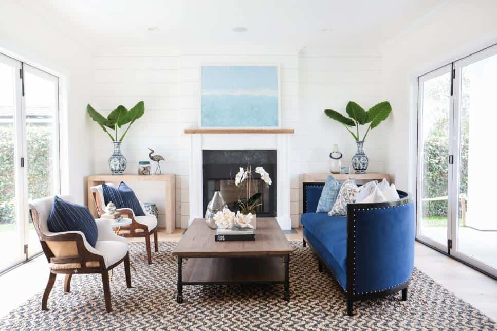 White living room by Blackband Design