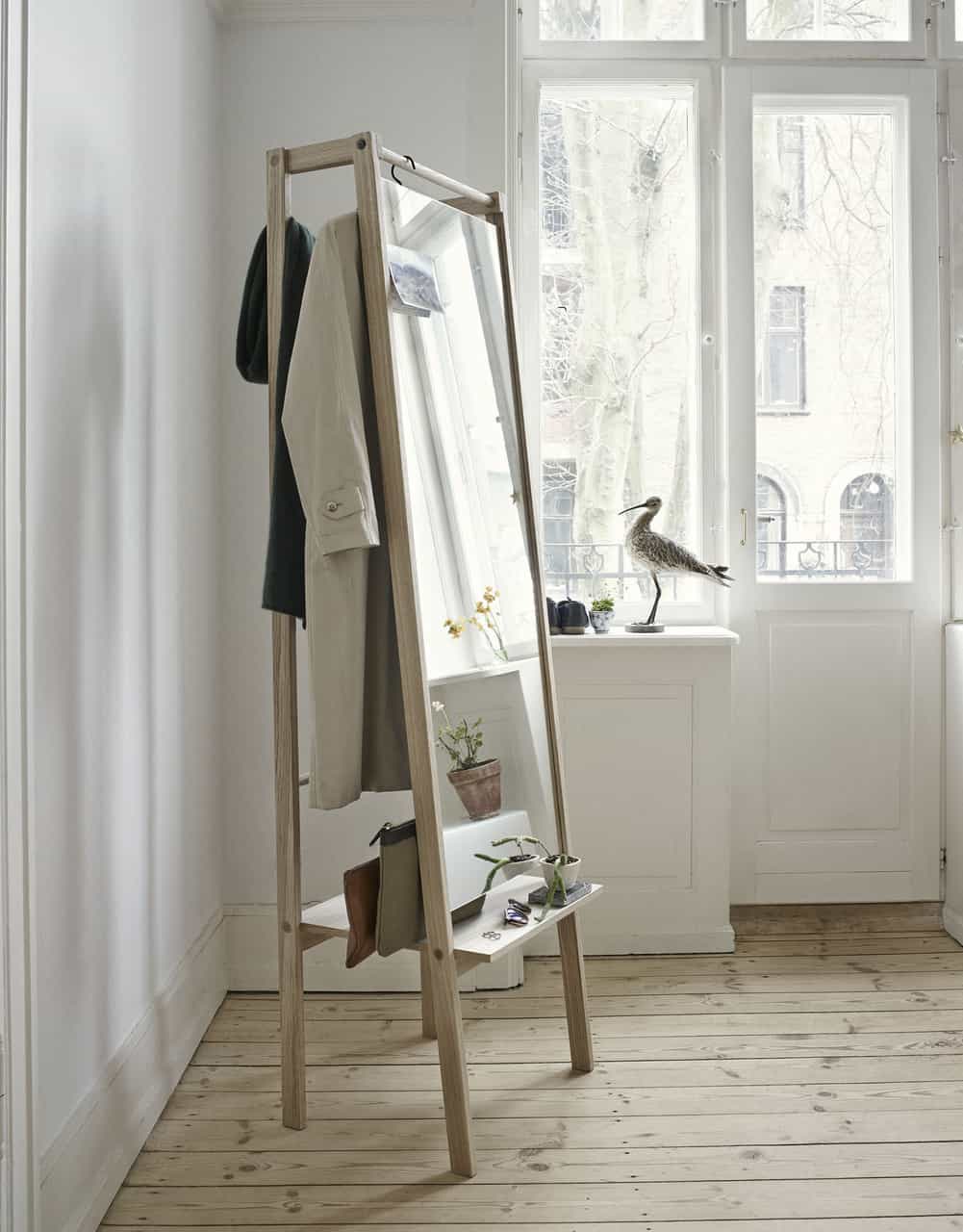 Free-standing mirror with storage