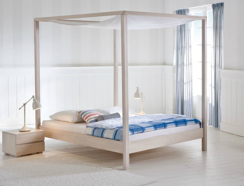 Lorca bed with a baldachin