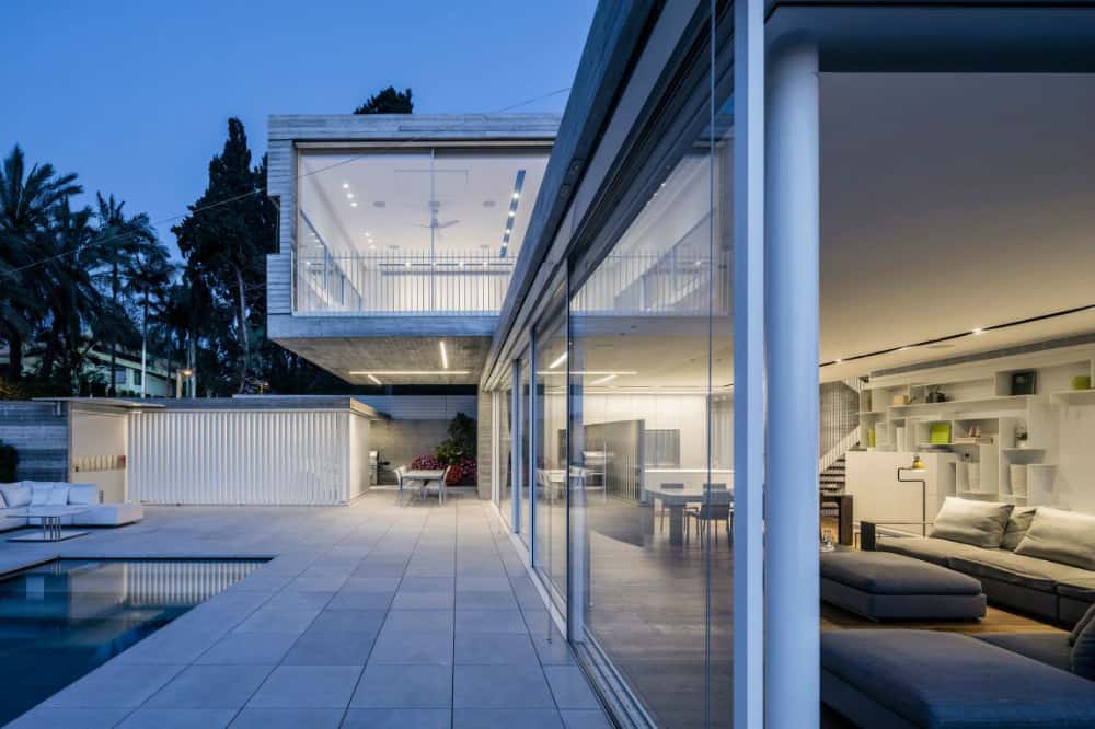 Modern home by Axelrod Architects & Pitsou Kedem Architects