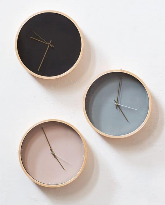 mono color contemporary wall clocks