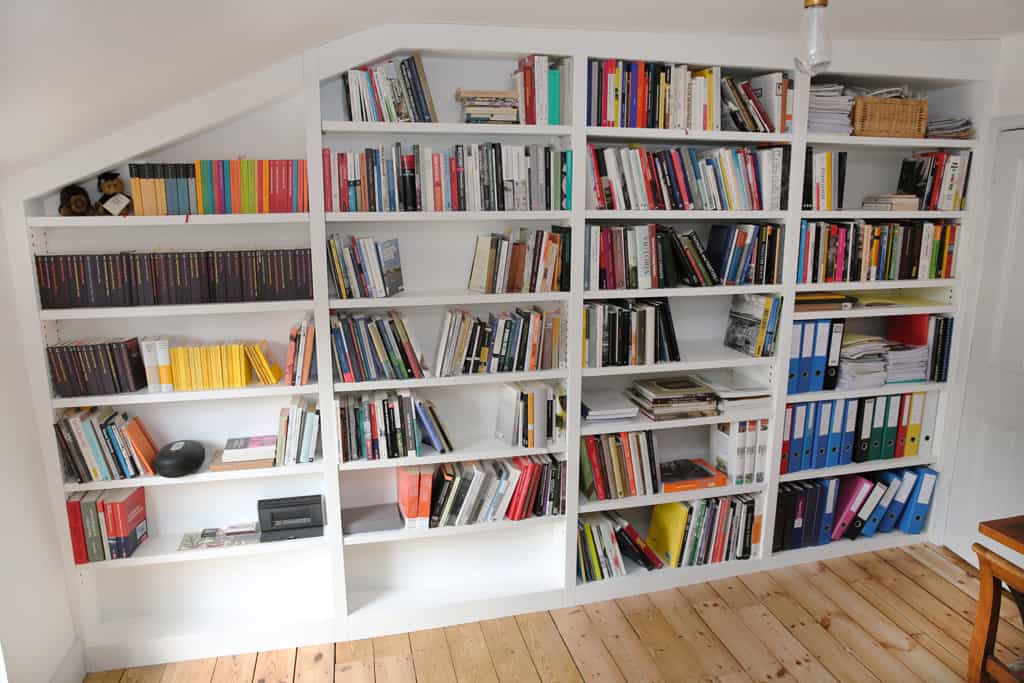 Book corner built in shelves
