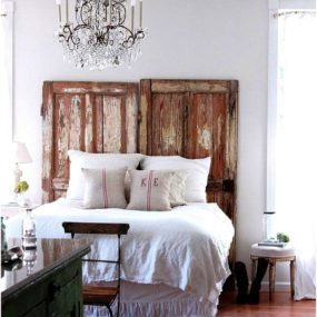15 Bedroom Chandeliers That Bring Bouts of Romance & Style