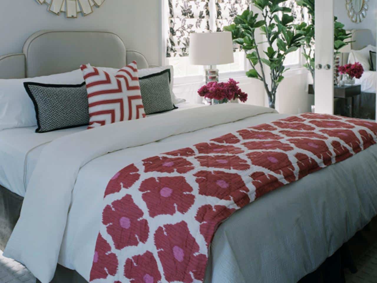bedroom with pattern