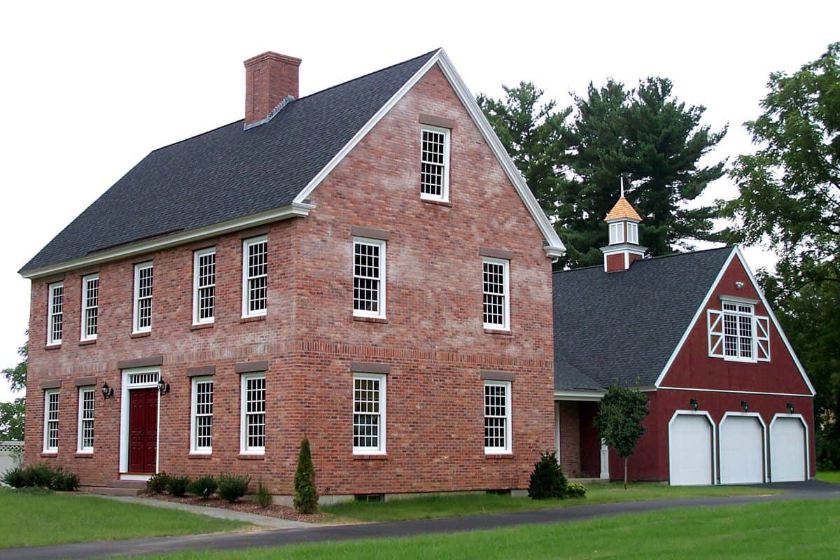 colonial style farmhouse