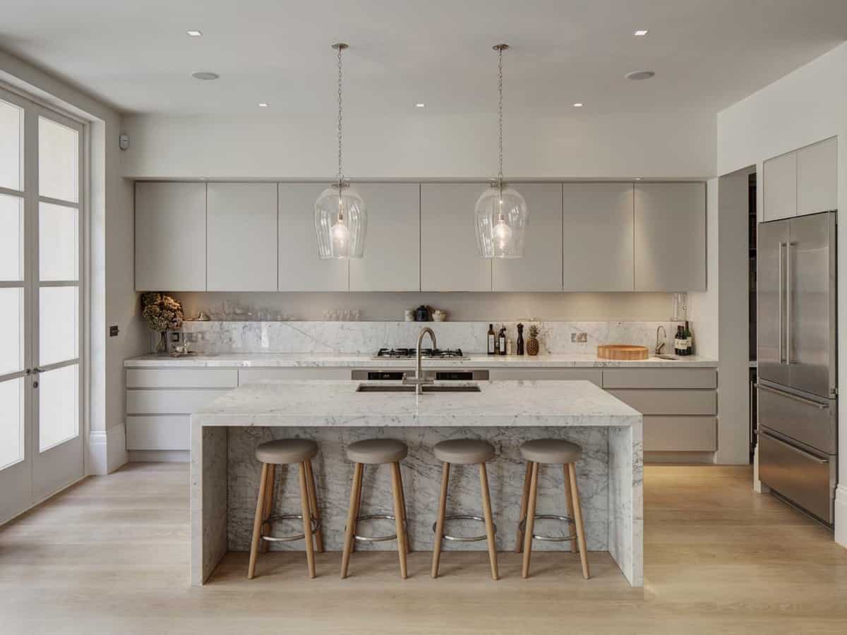 light-grey-and-white-kitchen-wine-glass-lighting