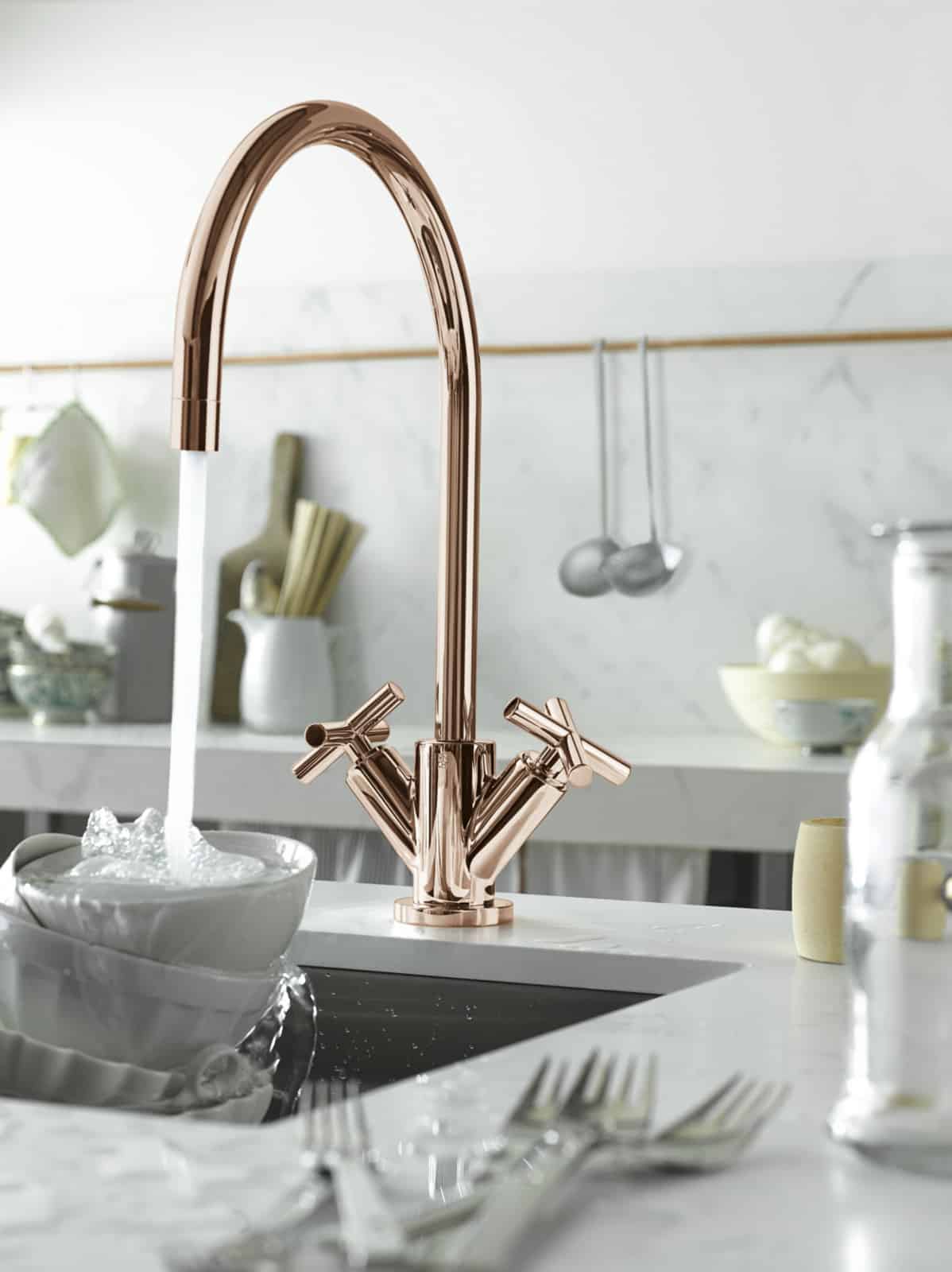 Golden handles are great if you want an understated metallic feel
