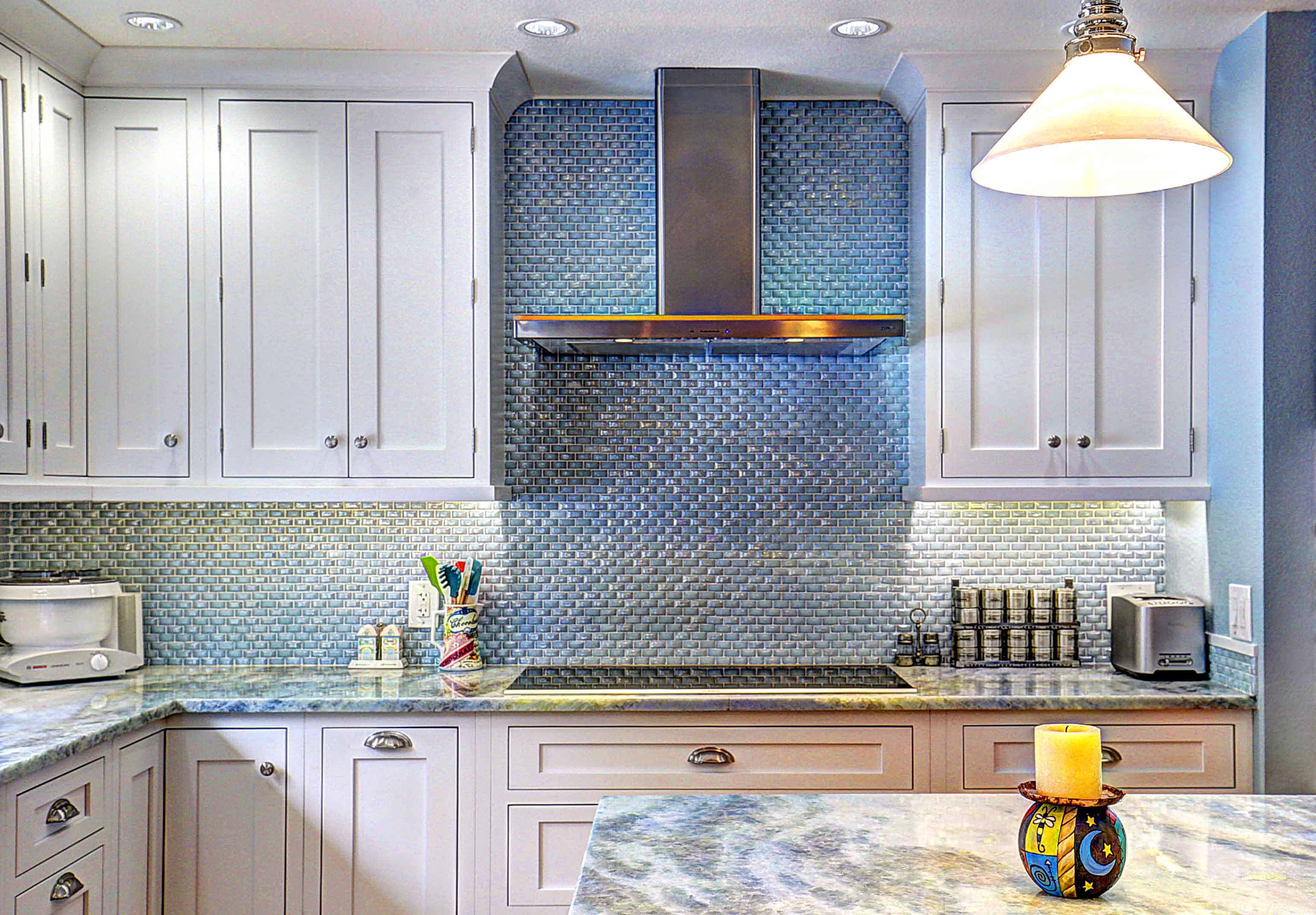 Having a nautical backsplash does not mean you have to have nautical items throughout.