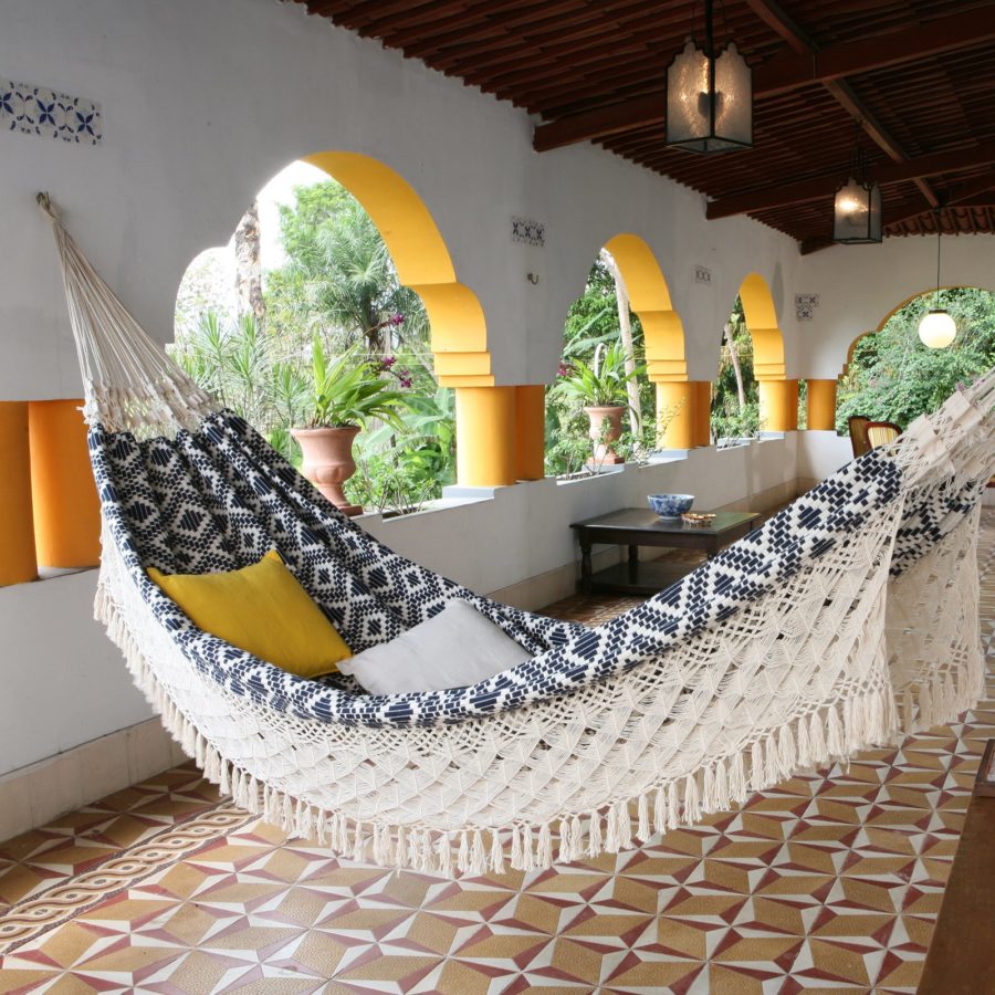 15 Indoor Hammocks That Will Ignite Everyone’s Relaxation