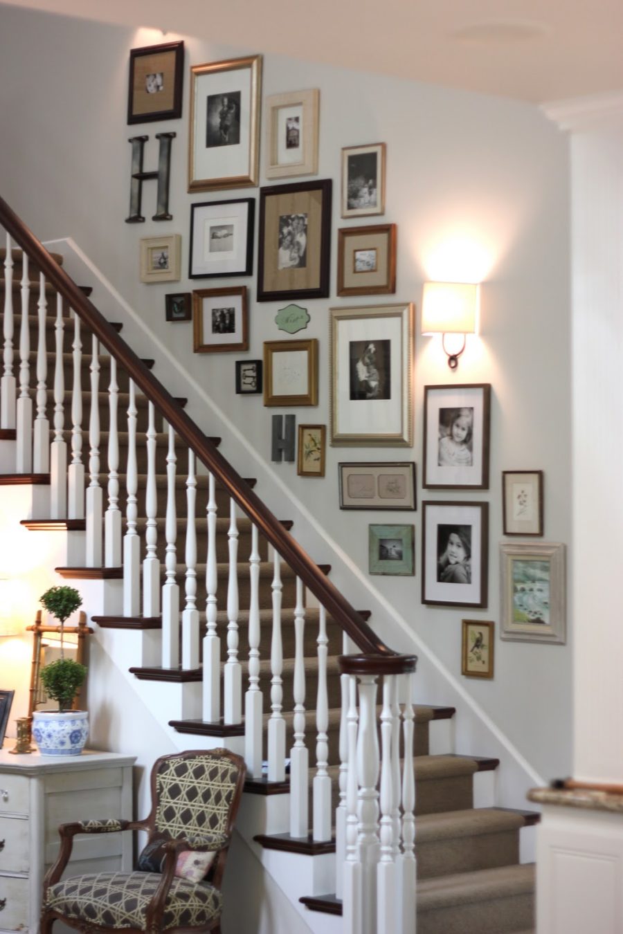15 Unique and Trendy Staircase Decorations