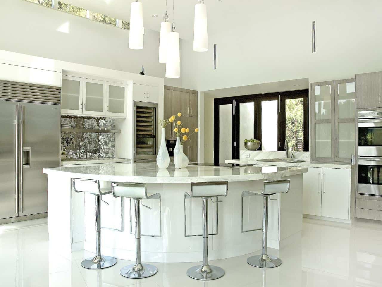 minimal kitchen that is sleek and glam