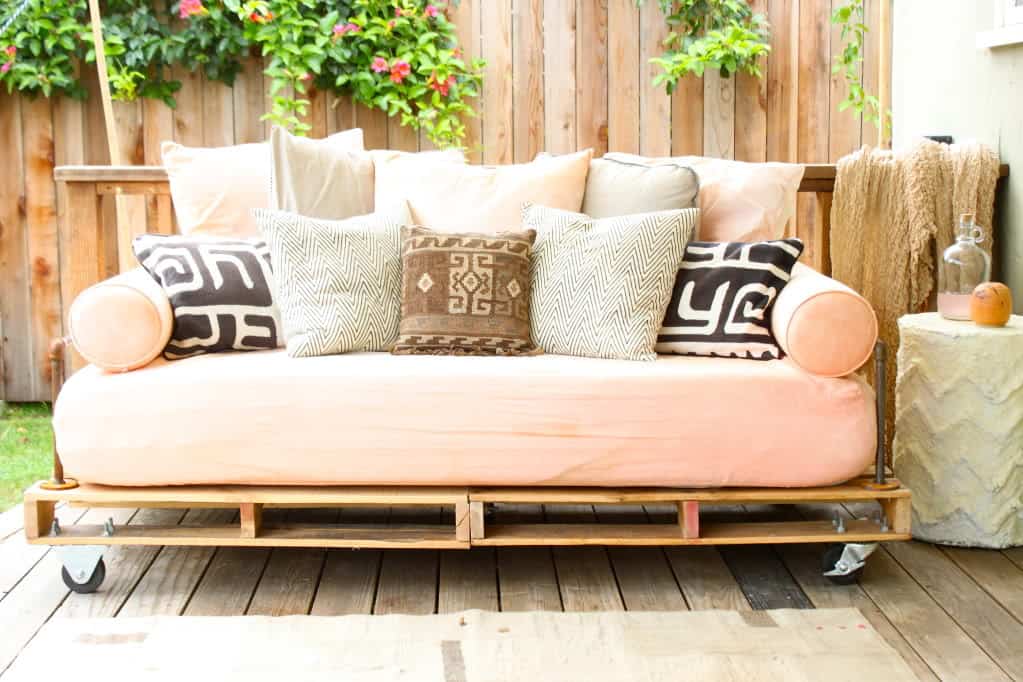pallet patio daybed