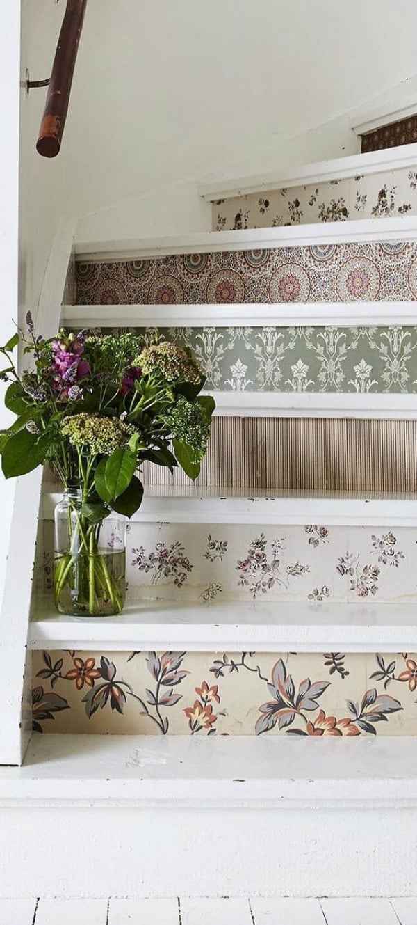 15 Unique and Trendy Staircase Decorations