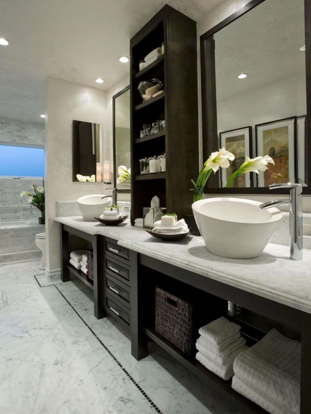 dual sinks in bathroom - Подарите своей ванной комнате спа-салон, которого она заслуживает