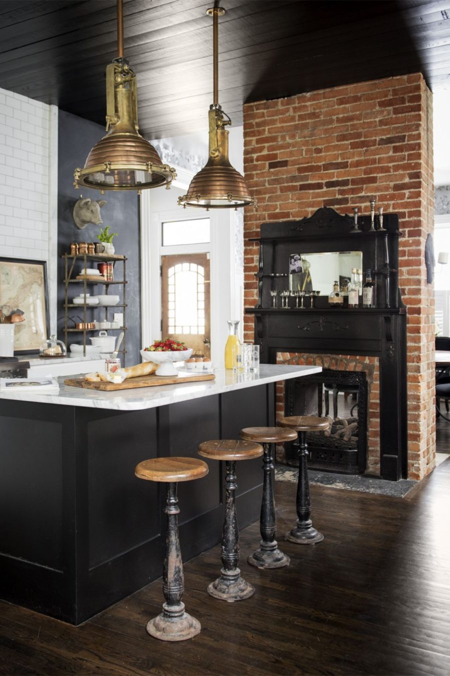 15 Black Kitchen Cabinets That You’ll Swoon For