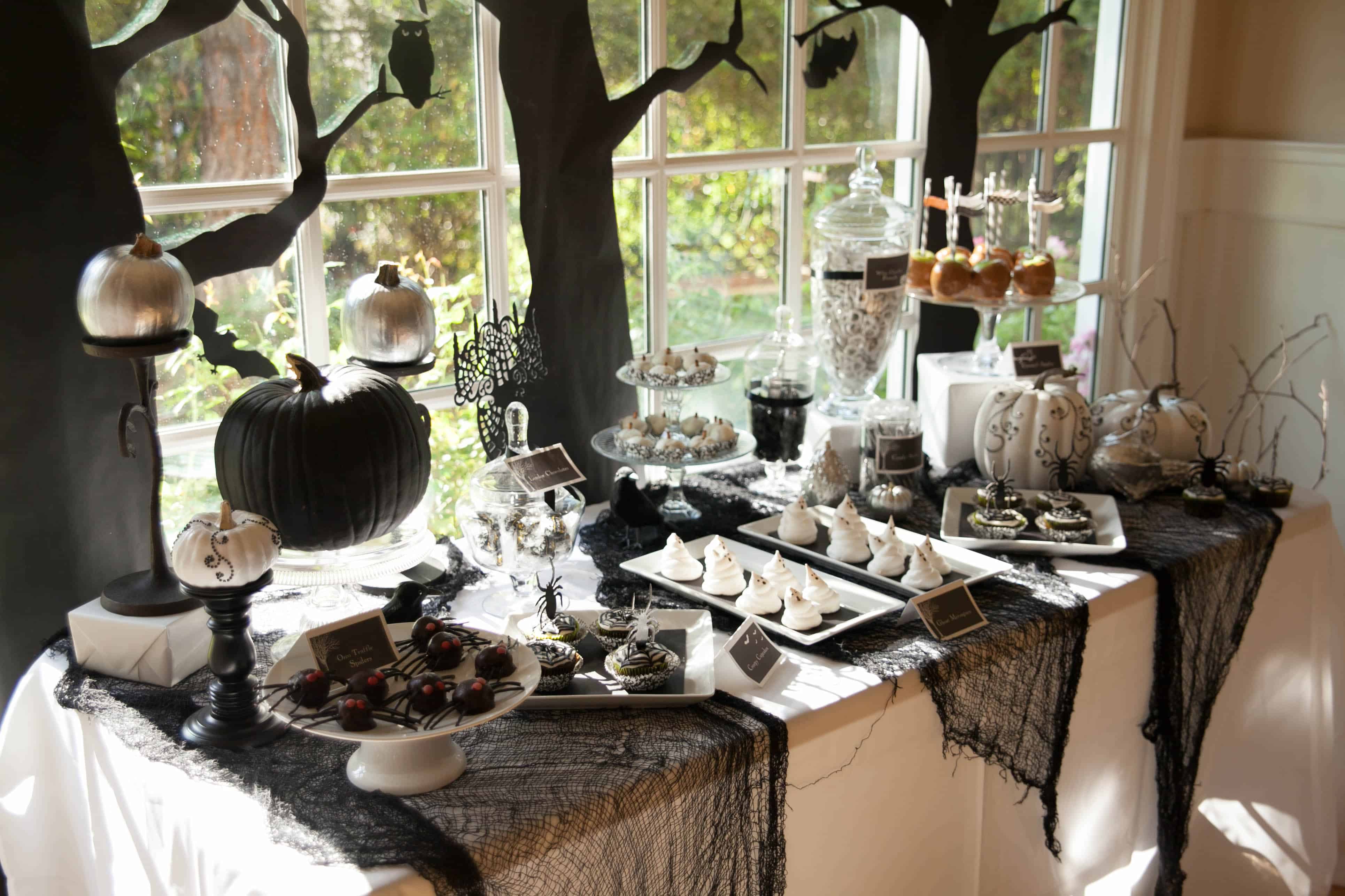 cndy halloween table