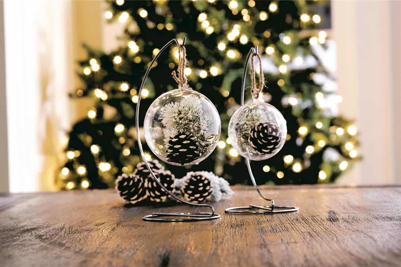 piencones in christmas tree ornament