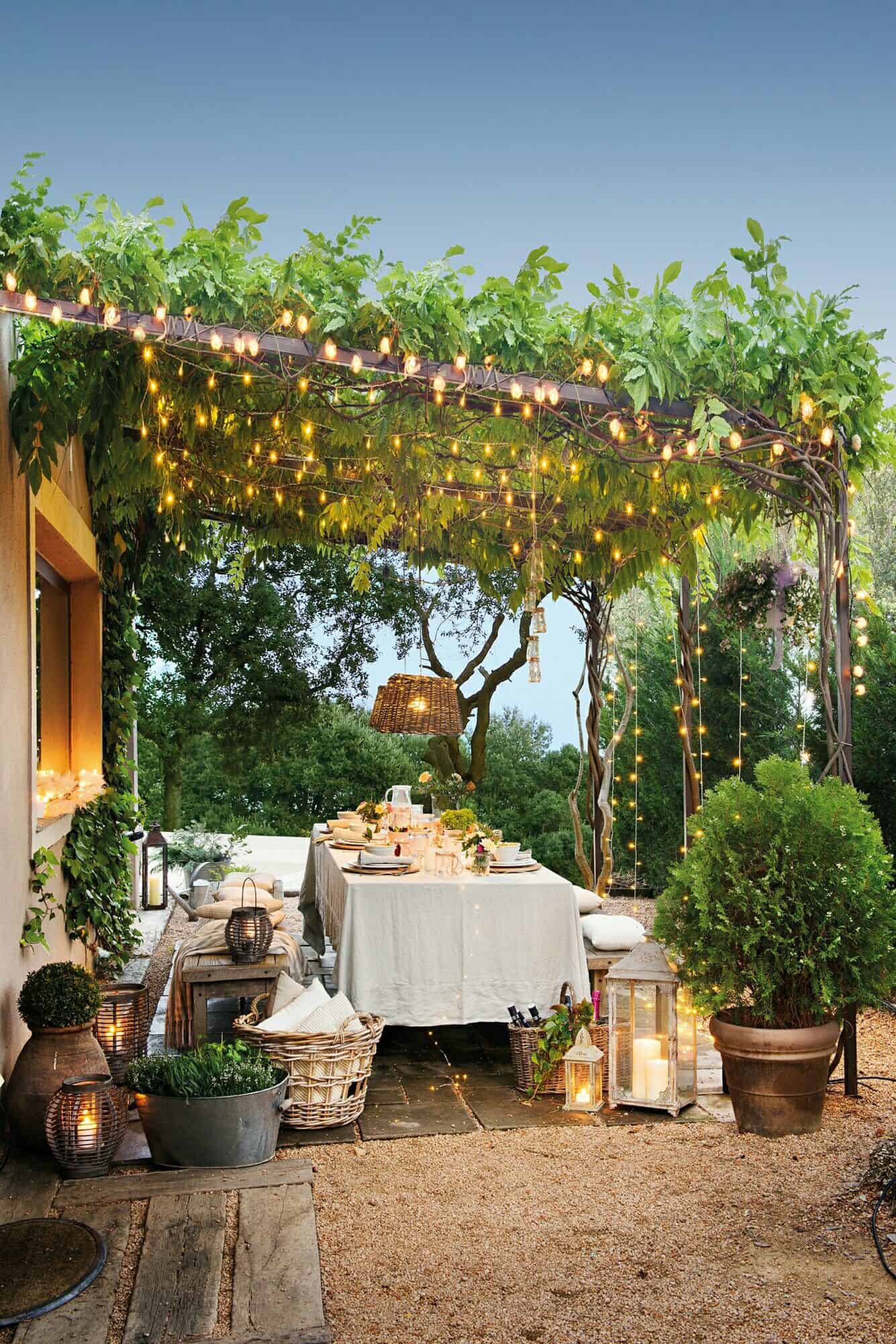 outdoor dining with roof